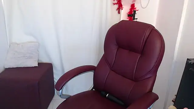 Xileny-Halliwey online show from March 12, 2026, 3:49 pm