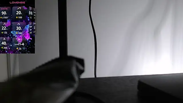 Xileny-Halliwey online show from December 1, 2025, 2:29 pm