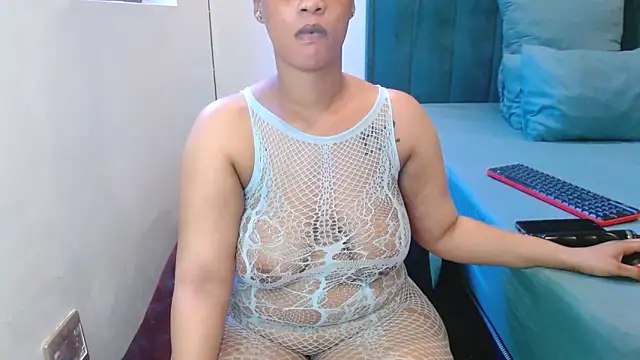Snapshot of LolaTwerksXX chatting on April 28, 2026, 12:53 pm LolaTwerksXX online show from April 28, 2026, 12:53 pm