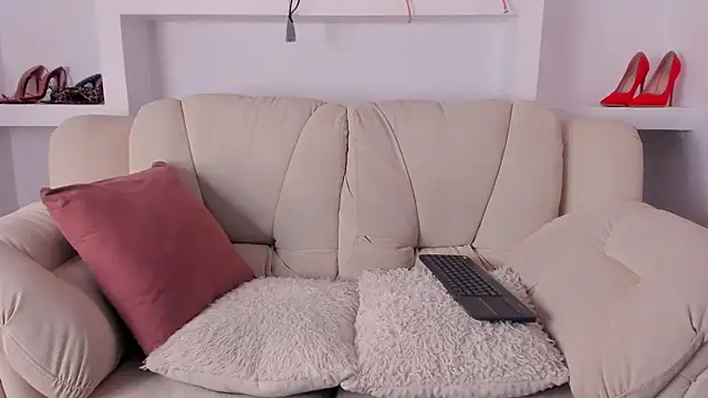 Radiant Naomi online show from November 29, 2025, 11:43 am