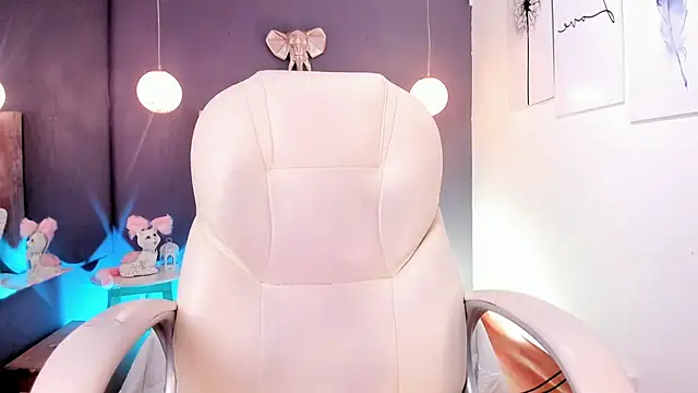 Snapshot of cami_rouxxx_ chatting on September 12, 2025, 8:41 pm cami rouxxx online show from September 12, 2025, 8:41 pm