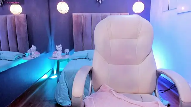 Snapshot of cami_rouxxx_ chatting on October 8, 2025, 11:27 pm cami rouxxx online show from October 8, 2025, 11:27 pm