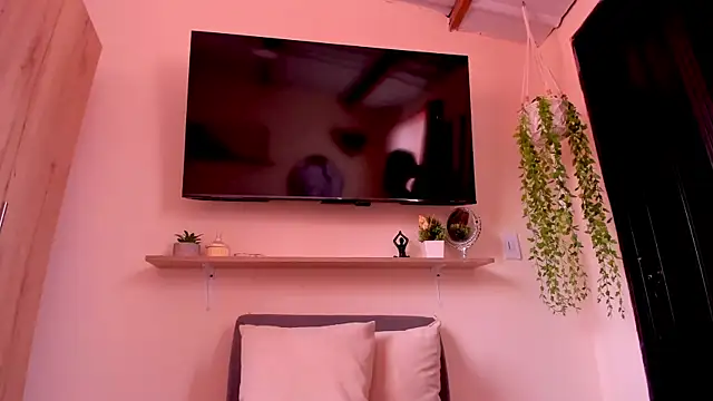 sofiaVelez01 online show from April 28, 2026, 4:22 pm