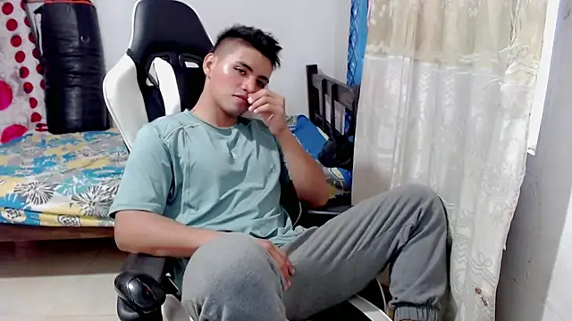 danilo302209 online show from January 21, 2025, 5:20 pm