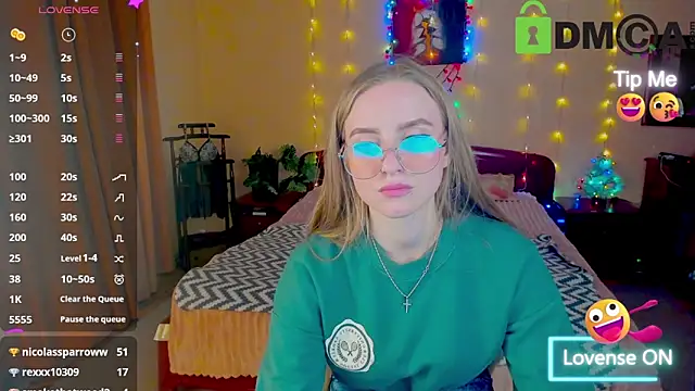 emma1queen online show from December 21, 2024, 5:50 pm