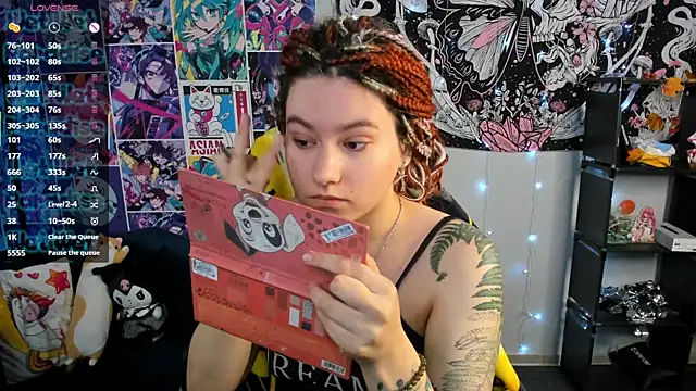 Snapshot of Bonni_Meiz chatting on December 2, 2025, 2:56 am Bonni Meiz online show from December 2, 2025, 2:56 am