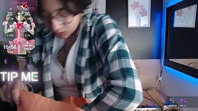 Snapshot of Lili_Gomez_ chatting on October 28, 2025, 1:54 pm Lili Gomez online show from October 28, 2025, 1:54 pm