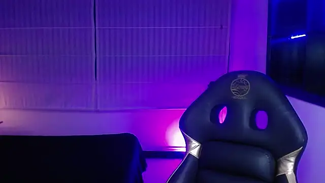 Snapshot of Lili_Gomez_ chatting on November 26, 2025, 1:33 pm Lili Gomez online show from November 26, 2025, 1:33 pm