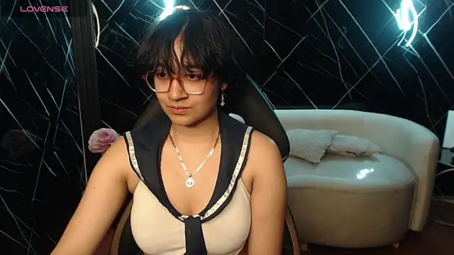 Lili Gomez  online show from August 3, 2026, 7:42 pm