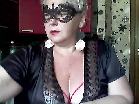 Snapshot of Lisa_Suzie chatting on June 27, 2026, 9:15 am Lisa Suzie online show from June 27, 2026, 9:15 am