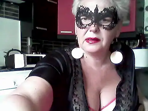 Snapshot of Lisa_Suzie chatting on June 27, 2026, 12:22 pm Lisa Suzie online show from June 27, 2026, 12:22 pm