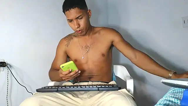 Snapshot of maximo_vega_newv chatting on December 3, 2025, 8:52 pm maximo vega newv online show from December 3, 2025, 8:52 pm