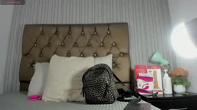Snapshot of candymery chatting on October 17, 2025, 7:04 pm candymery online show from October 17, 2025, 7:04 pm