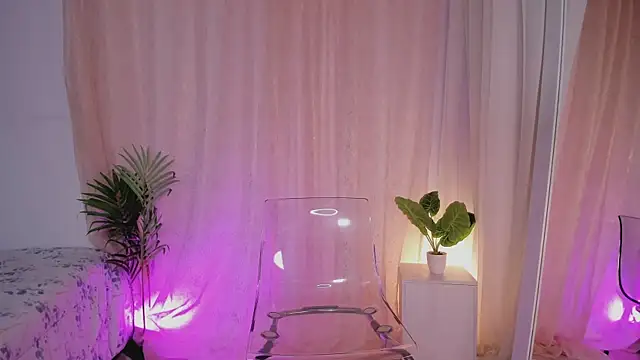 Lia Sweett  online show from February 7, 2026, 4:15 pm