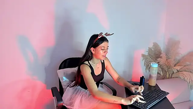 Snapshot of Iiam_danii chatting on December 30, 2024, 4:07 pm Iiam danii online show from December 30, 2024, 4:07 pm