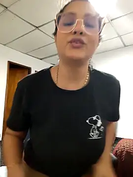 Snapshot of BrendaGirs chatting on December 5, 2025, 2:32 am BrendaGirs online show from December 5, 2025, 2:32 am