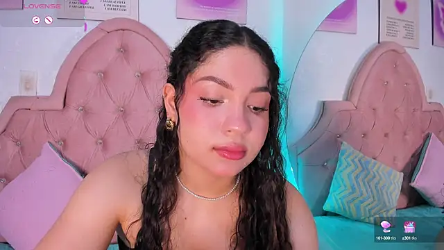 amandalee01 online show from September 26, 2025, 7:54 pm