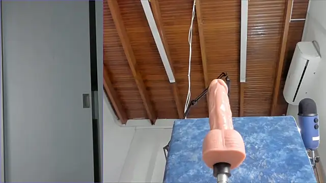 Lucy carter  online show from March 9, 2026, 4:32 pm