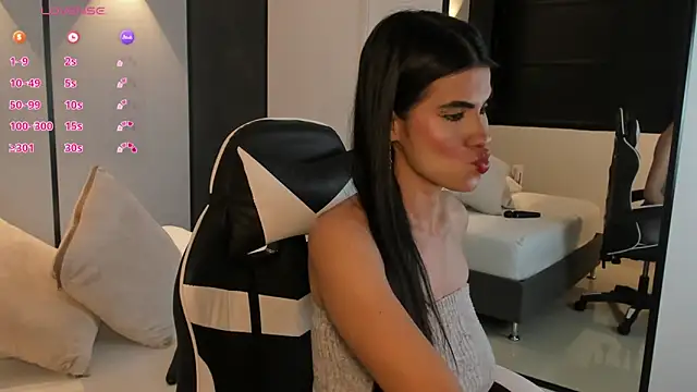 stephanya  online show from October 16, 2025, 8:17 pm