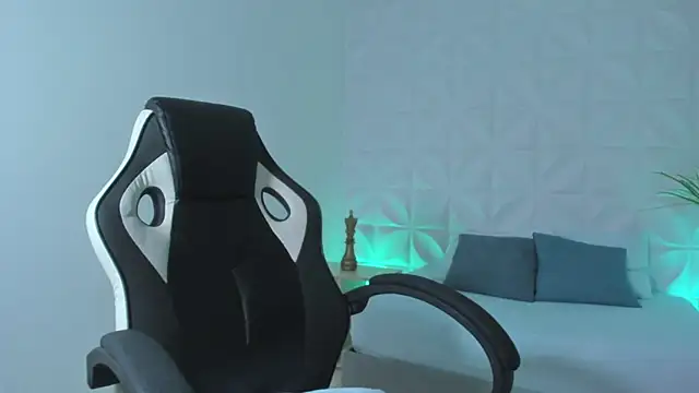 stephanya  online show from March 14, 2025, 7:34 pm