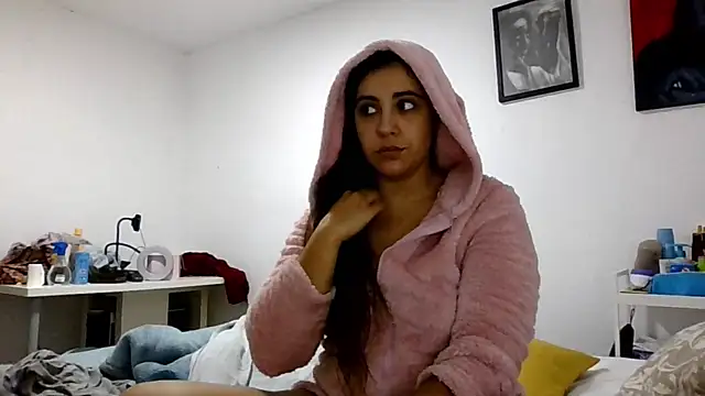 Snapshot of Ursumi1 chatting on November 2, 2025, 6:57 pm Ursumi1 online show from November 2, 2025, 6:57 pm