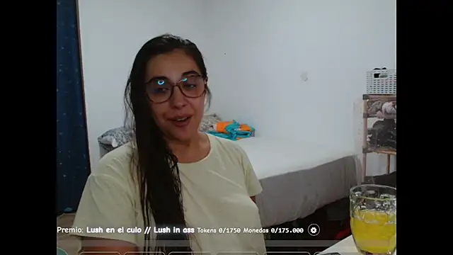 Snapshot of Ursumi1 chatting on September 18, 2025, 8:01 pm Ursumi1 online show from September 18, 2025, 8:01 pm