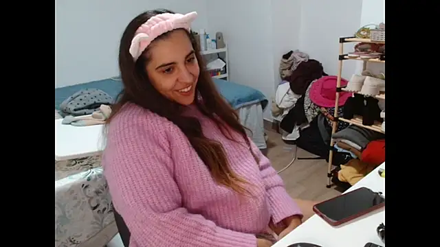 Snapshot of Ursumi1 chatting on November 7, 2025, 10:24 pm Ursumi1 online show from November 7, 2025, 10:24 pm