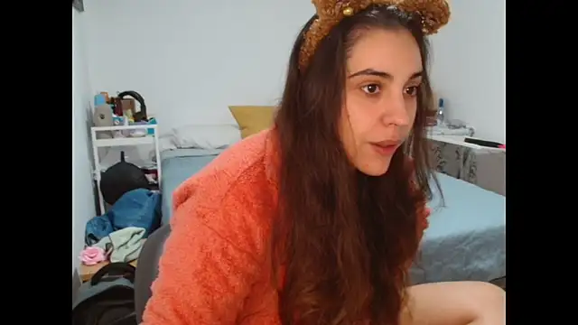 Snapshot of Ursumi1 chatting on November 6, 2025, 8:13 pm Ursumi1 online show from November 6, 2025, 8:13 pm