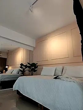 SHARONN     online show from November 25, 2025, 4:02 am