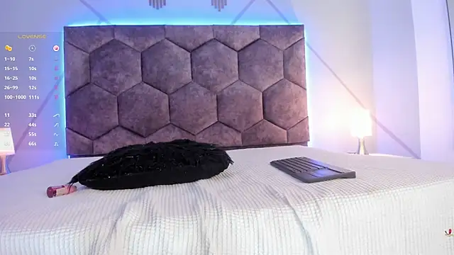 aggy castel online show from February 26, 2025, 4:19 am