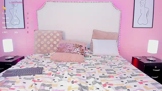 Snapshot of aggy_castel chatting on December 15, 2025, 2:01 pm aggy castel online show from December 15, 2025, 2:01 pm