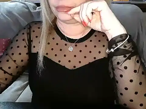 Emmamilfita online show from December 28, 2024, 8:58 pm