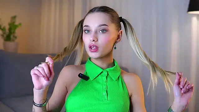 Snapshot of DareleneDaby chatting on December 19, 2024, 12:12 pm DareleneDaby online show from December 19, 2024, 12:12 pm