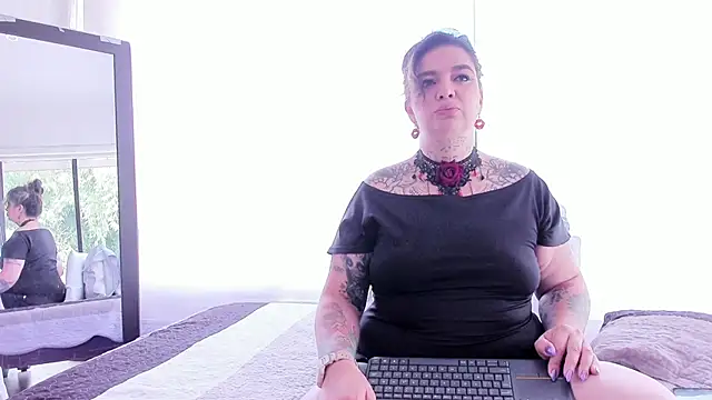 Snapshot of poisson_ivy chatting on November 18, 2025, 7:50 pm poisson ivy online show from November 18, 2025, 7:50 pm