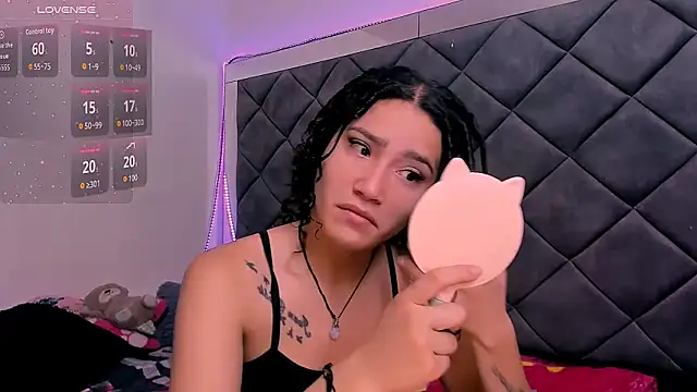 Nellyhills online show from November 11, 2025, 10:32 am