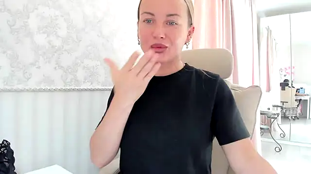 Snapshot of jennifer838 chatting on June 25, 2026, 1:38 pm jennifer838 online show from June 25, 2026, 1:38 pm