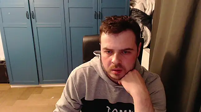 Snapshot of CuteMan33 chatting on March 5, 2025, 8:42 pm CuteMan33 online show from March 5, 2025, 8:42 pm