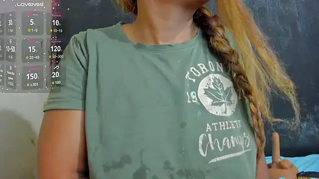 Snapshot of KamariaFyre chatting on December 23, 2025, 9:52 am KamariaFyre online show from December 23, 2025, 9:52 am