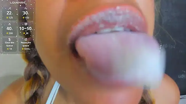 Snapshot of KamariaFyre chatting on January 11, 2026, 3:57 am KamariaFyre online show from January 11, 2026, 3:57 am