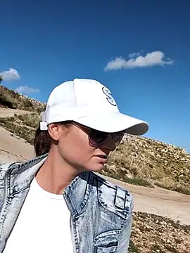 Snapshot of Samira-Summer chatting on November 9, 2025, 12:20 pm Samira-Summer online show from November 9, 2025, 12:20 pm