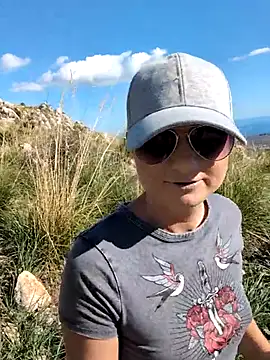 Snapshot of Samira-Summer chatting on November 30, 2025, 10:16 am Samira-Summer online show from November 30, 2025, 10:16 am