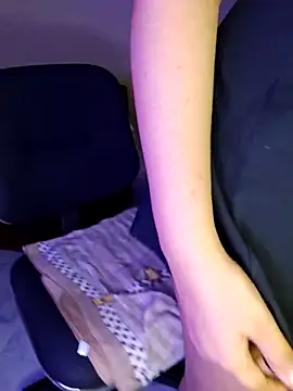 Snapshot of Olivia3 chatting on December 17, 2025, 6:02 pm Olivia3 online show from December 17, 2025, 6:02 pm