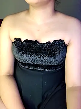 Snapshot of Olivia3 chatting on October 29, 2025, 6:40 pm Olivia3 online show from October 29, 2025, 6:40 pm