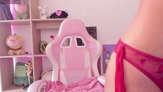 Snapshot of KatieSimpson_ chatting on December 10, 2024, 2:50 pm KatieSimpson online show from December 10, 2024, 2:50 pm