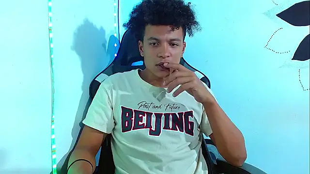 Snapshot of Black_Diamon_ chatting on January 31, 2025, 9:05 am Black Diamon online show from January 31, 2025, 9:05 am