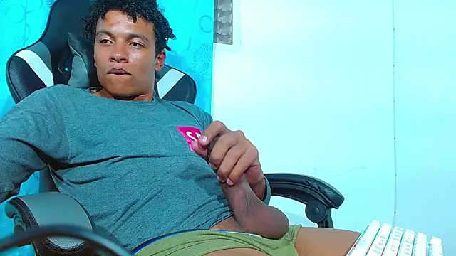 Snapshot of Black_Diamon_ chatting on March 13, 2025, 7:09 am Black Diamon online show from March 13, 2025, 7:09 am