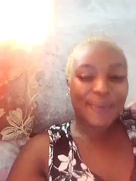 Snapshot of Foxy_Bee chatting on October 22, 2025, 8:47 am Foxy Bee online show from October 22, 2025, 8:47 am