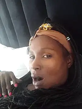 Snapshot of Foxy_Bee chatting on March 1, 2025, 1:29 pm Foxy Bee online show from March 1, 2025, 1:29 pm