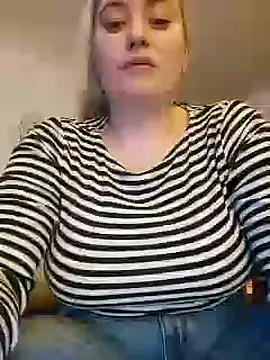 houy111111 online show from March 9, 2025, 9:03 pm