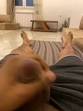 Snapshot of Lahcene chatting on February 5, 2026, 11:11 pm Lahcene online show from February 5, 2026, 11:11 pm